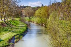 Un pittoresco paesaggio bucolico nei pressi di Riolo Terme durante la primavera, provincia di Ravenna, Emilia Romagna.



