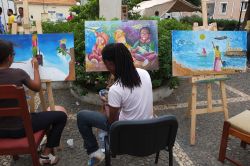 Pittori all'opera durante un evento nella città di Praia (isola di Santiago, Capo Verde) - © Alain Lauga / Shutterstock.com