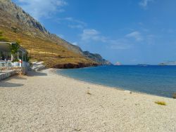 La spiaggia di Plakes sull'isola di Hydra, in Grecia.