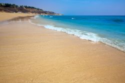 Playa Butihondo a Jandia, isola di Fuerteventura, Spagna. Si trova nella cittadina omonima a nord di MorroJable. Lunga quasi tre km, è divisa in diversi tratti che garantiscono completa ...