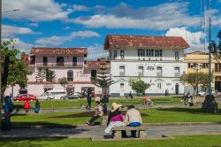 Plaza de Armas a Cajamarca, Perù. Questa piazza, una delle più grandi e importanti della città nonchè di tutto il Sudamerica, si trova nel centro storico. Fu teatro ...