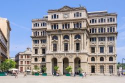 Un edificio in Plaza San Francisco de Asìs, nel quartiere de La Habana Vieja - © kovgabor / Shutterstock.com