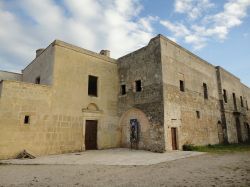 Il Convento di Poggio Sant'Elia si trova nei dintorni di Squinzano in Salento - © Lupiae - CC BY-SA 3.0, Collegamento