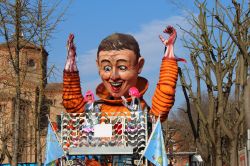 Poggio Renatico, Ferrara: il Carnevale cittadino, sfilata dei carri allegorici - © Riccardofe / Shutterstock.com