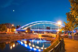 Il viadotto Basarab di Bucarest (Romania) è stato inaugurato nel giugno del 2011 ed è il ponte urbano a pilastri più grande d'Europa © PhotoStock10 / Shutterstock.com ...