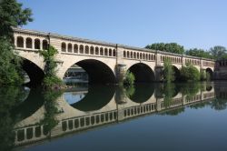 Ponte sul Canal du Midi a Beziers, Francia - © 99013607 / Shutterstock.com