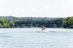 Ponte ferroviario sul fiume Ticino nel Comune lombardo di Sesto Calende, provincia di Varese.
