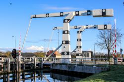 Ponte levatoio nella cittadina di Tynaarlo, provincia della Drenthe, Paesi Bassi.

