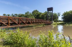 Ponte pedonale sul Red River del Nord, North Dakota (USA): lungo 885 km, questo fiume separa il confine fra il Minnesota e il Nord Dakota.
