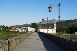 Ponte romano a Ponte de Lima, distretto di Viana do Castelo, Portogallo. Si tratta di una bella costruzione in pietra con architettura ad archi.
