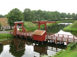 Bourtange in Olanda è un piccolo borgo storico che conserva un fascino antico grazie a i suoi canali e le fortificazioni a forma di stella - © InavanHateren / Shutterstock.com ...