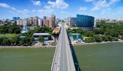 Ponte sul fiume Don a Rostov-on-Don fotografato dall'alto, Russia.
