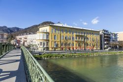 Uno dei ponti sul fiume Traun a Bad Ischl in Austria - © Jorg Hackemann / Shutterstock.com