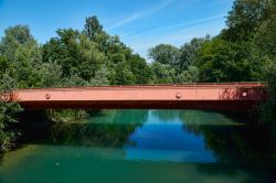 Ponte sul Reno nei pressi della cittadina di Breisach am Rhein, Germania - © 289166876 / Shutterstock.com