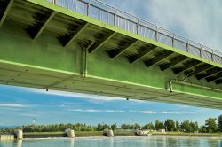 Ponte sul fiume Reno vicino a Neuf Brisach in Alsazia - © Thomas Klee / Shutterstock.com