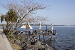 Pontile sul Lago di Bracciano a Trevignano Romano nel Lazio - © Angelo Giampiccolo / Shutterstock.com