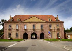 Porta Colmar, uno degli accessi alla cittadella fortificata di Neuf Brisach - © Pecold / Shutterstock.com