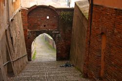 Porta Mazzeri, uno dei ingressi al centro storico di Oleggio in  Piemonte - © Alessandro Vecchi - CC BY-SA 3.0,