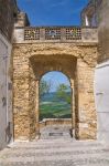 Porta Sant Angelo a Montescagliosoè uno dei luoghi caratteristici del borgo della Basilicata - © Mi.Ti. / Shutterstock.com