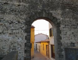 Porta Santo Stefano, l'accesso nord del centro storico di Campi Bisenzio - © lissa.77 / Shutterstock.com
