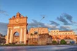 Porta Schiavonia il punto di accesso al centro di Forlì sulla via Emilia