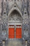 Il portale d'ingresso della cattedrale di Nostra Signora dell'Assunzione a Clermont-Ferrand, Francia.
