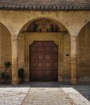 Il portale d'ingresso della chiesa di Santa Illuminata a Montefalco, Umbria. Fatto costruire dagli Agostiniani nel 1491, questo edificio religioso si presenta con una facciata rinascimentale ...