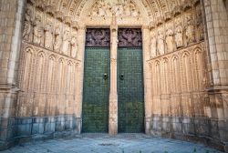 La Puerta del Perdon (Porta del Perdono) è il portale centrale della Cattedrale di Toledo, realizzato nel 1418 e così chiamato perché i fedeli, varcandolo, ottenevano il ...