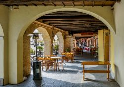 Portici di una vecchia casa patrizia nel borgo di Morcote, lago Ceresio, Svizzera - © Boris-B / Shutterstock.com