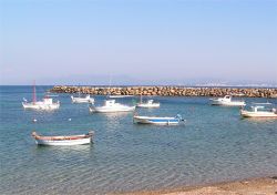 Il Porto di Erikoussa, si trova nella costa sud ...