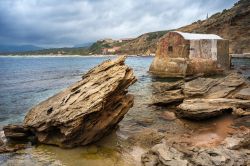 Porto Paglia a Gonnesa, Sardegna. Assieme a Fontanamare e spiaggia di Mezzo, Porto Paglia è una delle tre località che formano il lungo litorale sabbioso lambito da acque cristalline.
 ...