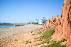 La Praia de Quarteira si può raggiungere da Loulè in Algarve, Portogallo