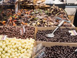 Praline di cioccolato a Cioccoshow in Piazza Maggiore a Bologna, Emilia-Romagna - © PriceM / Shutterstock.com