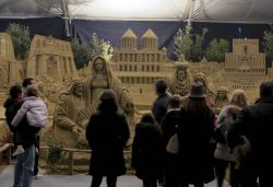 Presepe di sabbia al Villaggio di Natale sulla spiaggia di Rimini