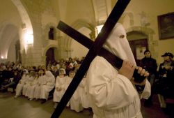 Processione di Lunissanti e Settimana Santa a Castelsardo in provincia di Sassari, in Sardegna - © Sardegna Turismo