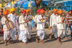 Processione Hindu presso il Tempio Sri Chamundeswari a Mysore - © milosk50 / Shutterstock.com