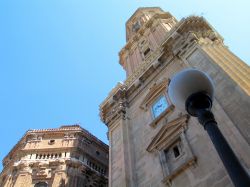 Prospettiva dal basso della cattedrale di Tudela, Spagna. Questa chiesa è stata elevata a dignità di cattedrale da papa Pio VI° nel XVIII° secolo.
