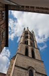 Prospettiva dal basso della chiesa di San Michele a Limoges, Francia. La chiesa attuale, costruita a partire dal 1364, venne completata fra il XV° e il XVI° secolo.
