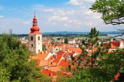Ptuj, Slovenia, vista dall'alto. Il suo massimo sviluppo risale al periodo romano quando l'imperatore Traiano concesse lo status di città.
