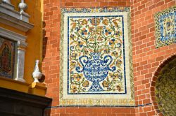 Puebla, Messico: particolare dell'ex convento barocco di San Francesco con la facciata decorata a piastrelle smaltate - © Eleni Mavrandoni / Shutterstock.com
