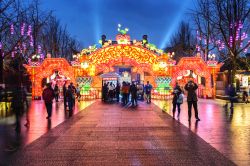 Qinhuai Lantern Fair a Nanjing, Cina: si tratta di una popolare festa che vede protagoniste le lanterne ospitata presso il Tempio di Confucio - © aphotostory / Shutterstock.com