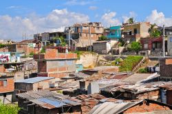 Un quartiere popolare nei sobborghi di Santiago de Cuba. Nell'area urbana vive circa un milione di persone.
