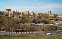 Una veduta panoramica di alcuni quartieri popolari a Nizhny Novgorod. La città, quinta della Russia per popolazione, conta circa 1,3 milioni di abitanti - foto © Elena Mirage / Shutterstock.com ...