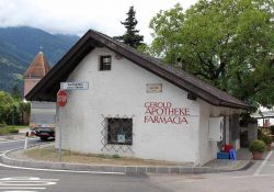 La Geroldplatz a Rabland, la piazza e la farmacia di Rablà in Alto Adige - © wikipedia