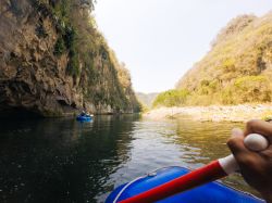 Rafting lungo un fiume di Veracruz, Messico.
