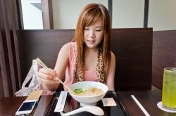 Al ristorante non perdetevi il ramen, il piatto tipico del Giappone, a base di tagliatelle - © Crystal Home / Shutterstock.com