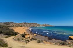 Ramla bay e la sua spiaggia dorata, vista dalla grotta di Calypso, Gozo, Malta