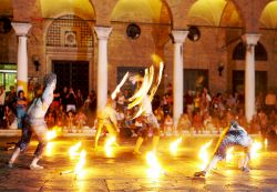 Ravenna, Emilia-Romagna: la Notte d'Oro accende di colore la città romagnola - © www.nottedoro.it