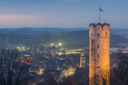 Ravensburg al tramonto, Germania -  Fra le città storiche più belle della Germania del sud, ogni angolo di Ravensburg offre interessanti aneddoti a turisti e visitatori. Il ...