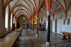 Refettorio, Castello di Malbork: è uno dei refettori del castello. Si trova nel Castello Alto ed era utilizzato dai monaci, che qui potevano mangiare assieme ai compagni, ma rigorosamente ...